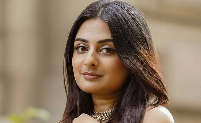 Esther Anil : దృశ్యం చిన్న పాప ఎలా ఉందో చూడండి!