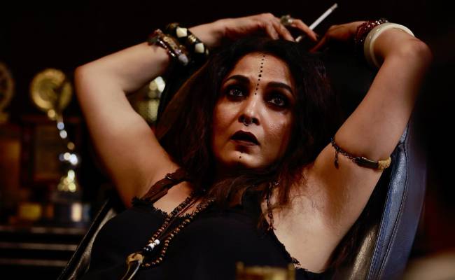 Ramya Krishna: పోలీస్ స్టేషన్ మే బూత్‌లో రమ్యకృష్ణ లుక్