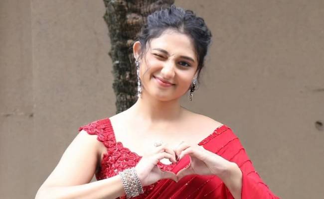 Ritika Nayak : మిరాయ్ బ్యూటీ లుక్స్ అదుర్స్