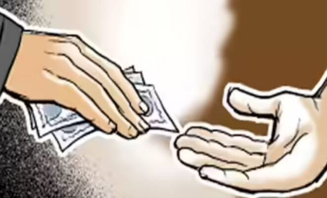 కంప్యూటర్ అపరేటర్​​ ఆగడాలకు అంతు లేదా ?