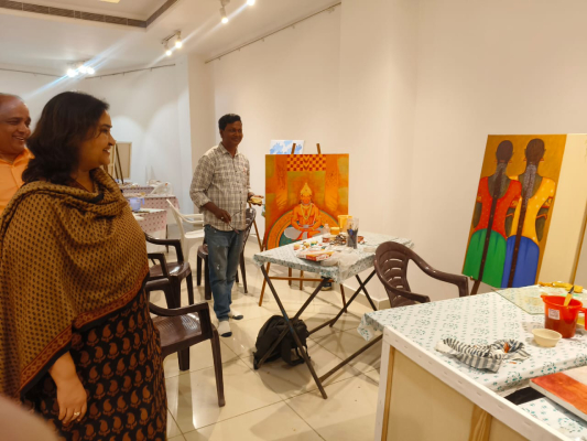 కళాభిమానులను ఆకర్షిస్తున్న హైదరాబాద్​.. హైదరాబాద్​ ఆర్ట్​ సొసైటీ ప్రెసిడెంట్​ రమణారెడ్డి