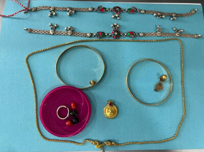 పేషెంట్​ నగలు దొంగలిస్తున్న ఆసుపత్రి హౌజ్​ కీపింగ్​ మహిళ అరెస్ట్​