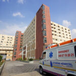 పేషంట్​ మెడలో 25 లక్షల బంగారం మాయం