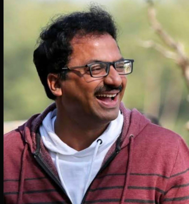 యువకుడిని హిరో చేస్తానని మోసం చేసిన ప్రముఖ సినీ డైరెక్టర్​పై కేసు